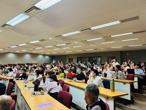 LINE_ALBUM_2024.04.16欣欣向榮，川育桃李滿天下，屏榮同沾雨露；蔓翠樹青，通願鵬飛上九天，補教共沐春風。_240628_32