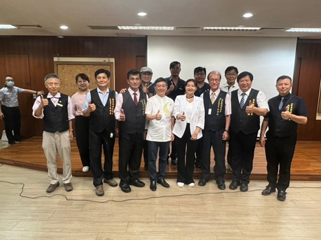LINE_ALBUM_2024.04.16欣欣向榮，川育桃李滿天下，屏榮同沾雨露；蔓翠樹青，通願鵬飛上九天，補教共沐春風。_240628_38